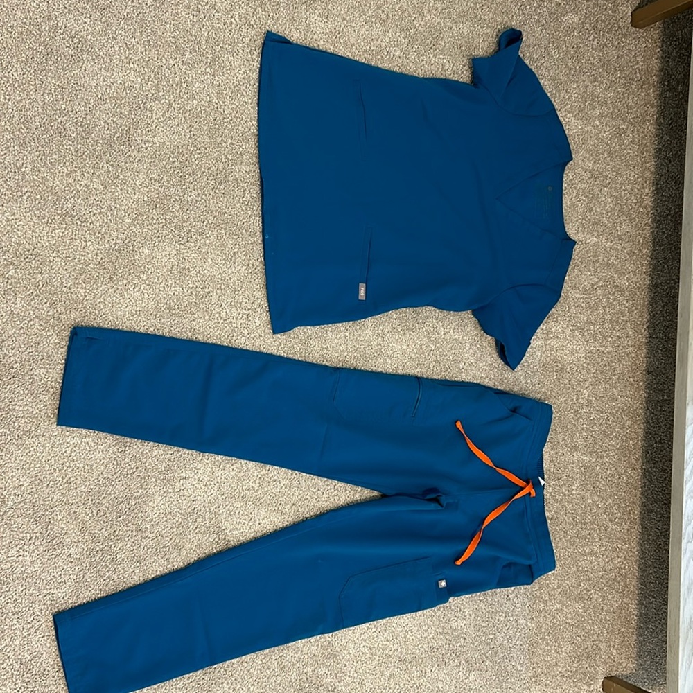 Figs RARE color Alps Blue XS top XS petite bottoms